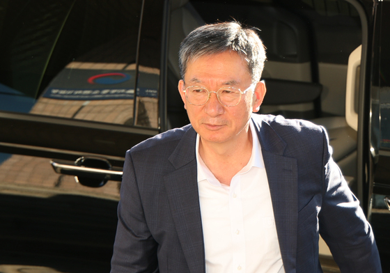 법무부 청사로 출근하는 정성호 장관