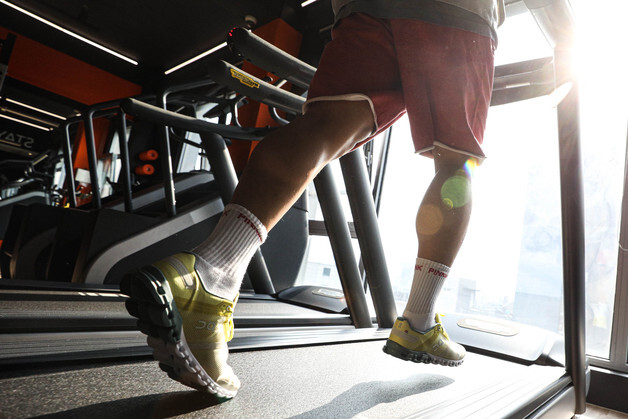 "헬스장서 뒤태 운동 여성에 반해 일주일 눈빛 공격…전액 환불당했다"