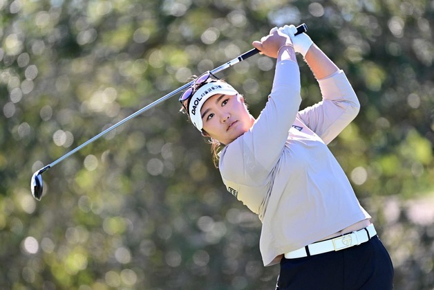 유해란, 아니카 드리븐 1R 단독 선두…'골프광' 트럼프 손녀는 꼴찌