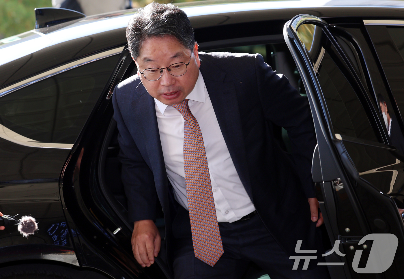 (서울=뉴스1) 김명섭 기자 = 노만석 검찰총장 직무대행이 14일 오전 서울 서초구 대검찰청에서 열릴 퇴임식에 참석하기 위해 출근하고 있다.  2025.11.14/뉴스1