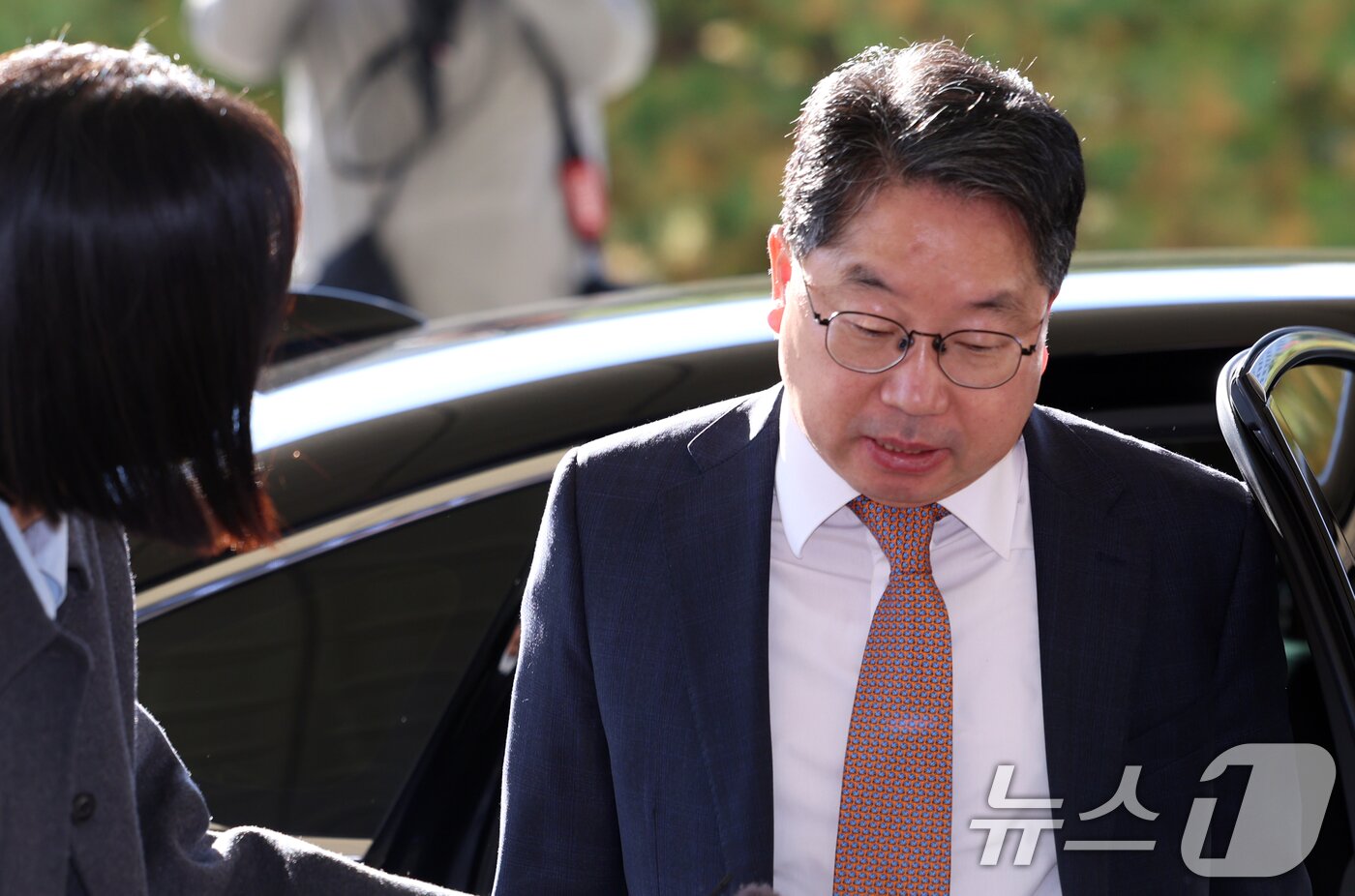 본문 이미지 - 노만석 검찰총장 직무대행이 14일 오전 서울 서초구 대검찰청에서 열릴 퇴임식에 참석하기 위해 출근하고 있다. 2025.11.14/뉴스1 ⓒ News1 김명섭 기자