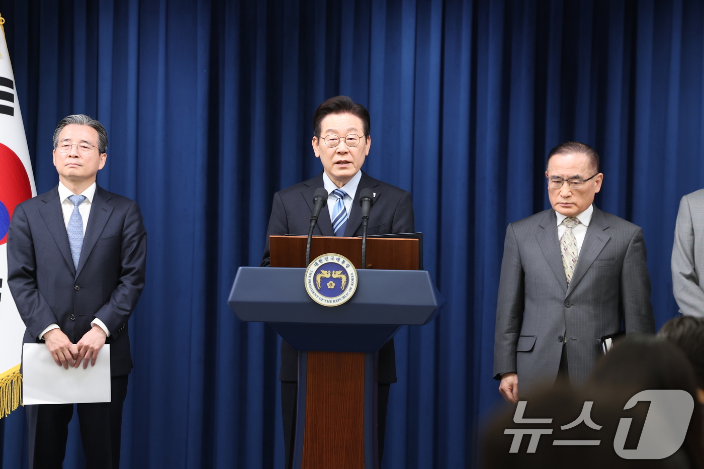 (서울=뉴스1) 허경 기자 = 이재명 대통령이 14일 서울 용산 대통령실 청사에서 한·미 팩트시트 타결을 발표하고 있다. 2025.11.14/뉴스1