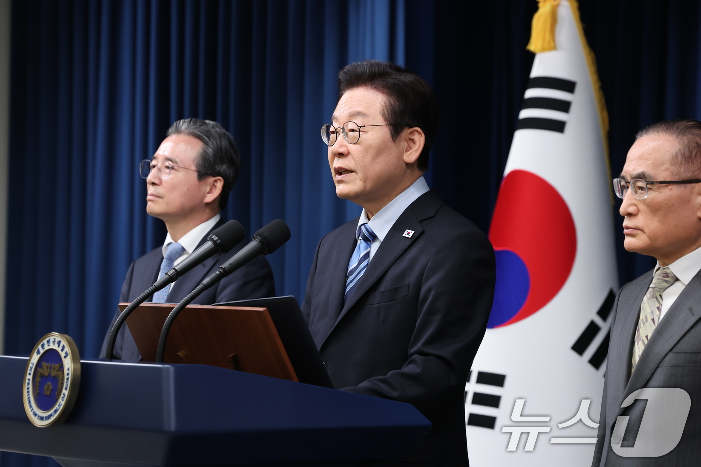 (서울=뉴스1) 허경 기자 = 이재명 대통령이 14일 서울 용산 대통령실 청사에서 한·미 팩트시트 타결 결과를 발표하고 있다. 2025.11.14/뉴스1