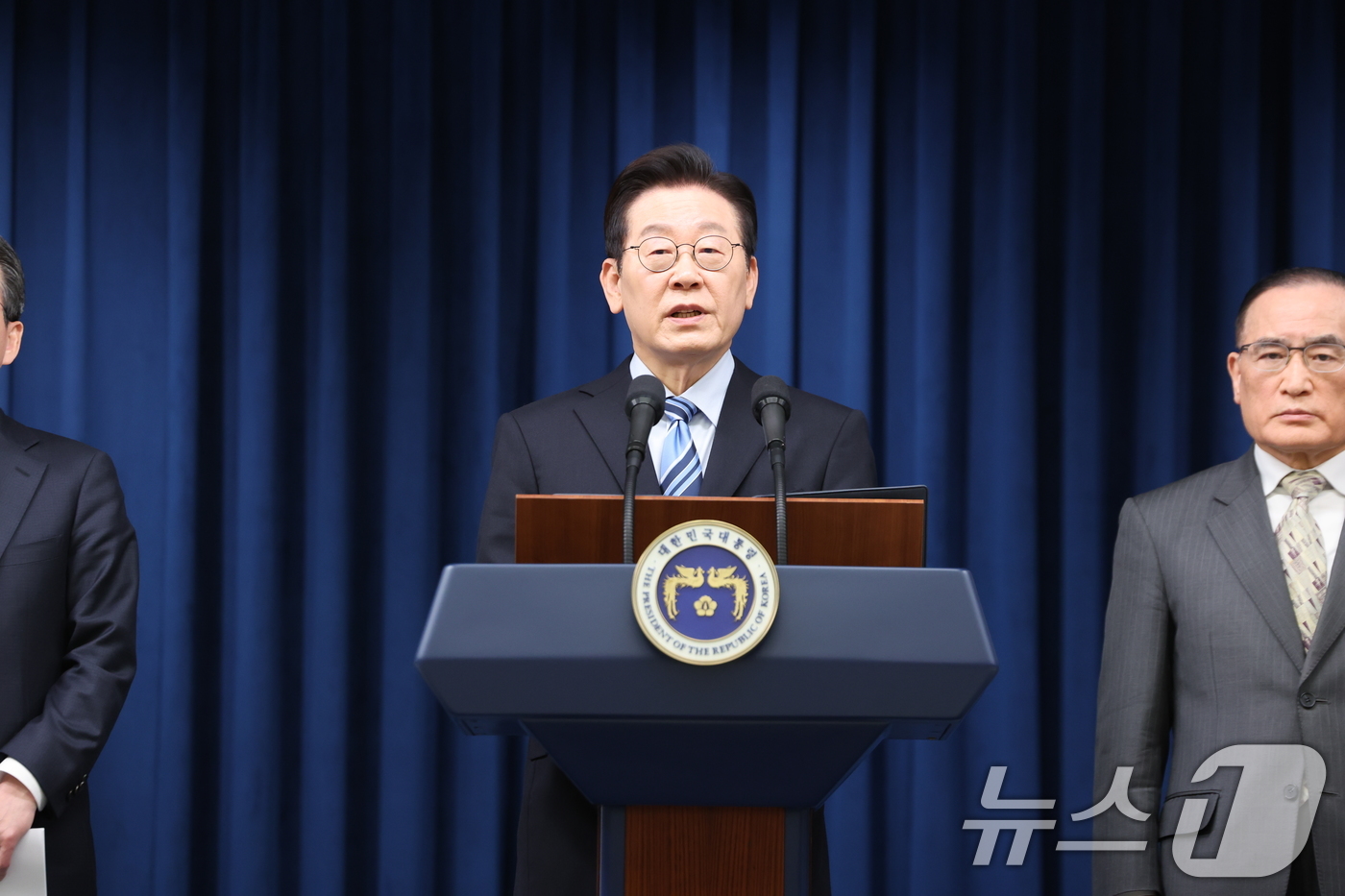 (서울=뉴스1) 허경 기자 = 이재명 대통령이 14일 서울 용산 대통령실 청사에서 한·미 팩트시트 타결 결과를 발표하고 있다. 2025.11.14/뉴스1