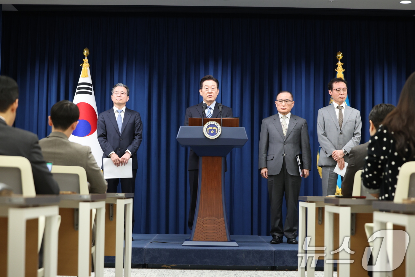 (서울=뉴스1) 허경 기자 = 이재명 대통령이 14일 서울 용산 대통령실 청사에서 한·미 팩트시트 타결 결과를 발표하고 있다. 2025.11.14/뉴스1