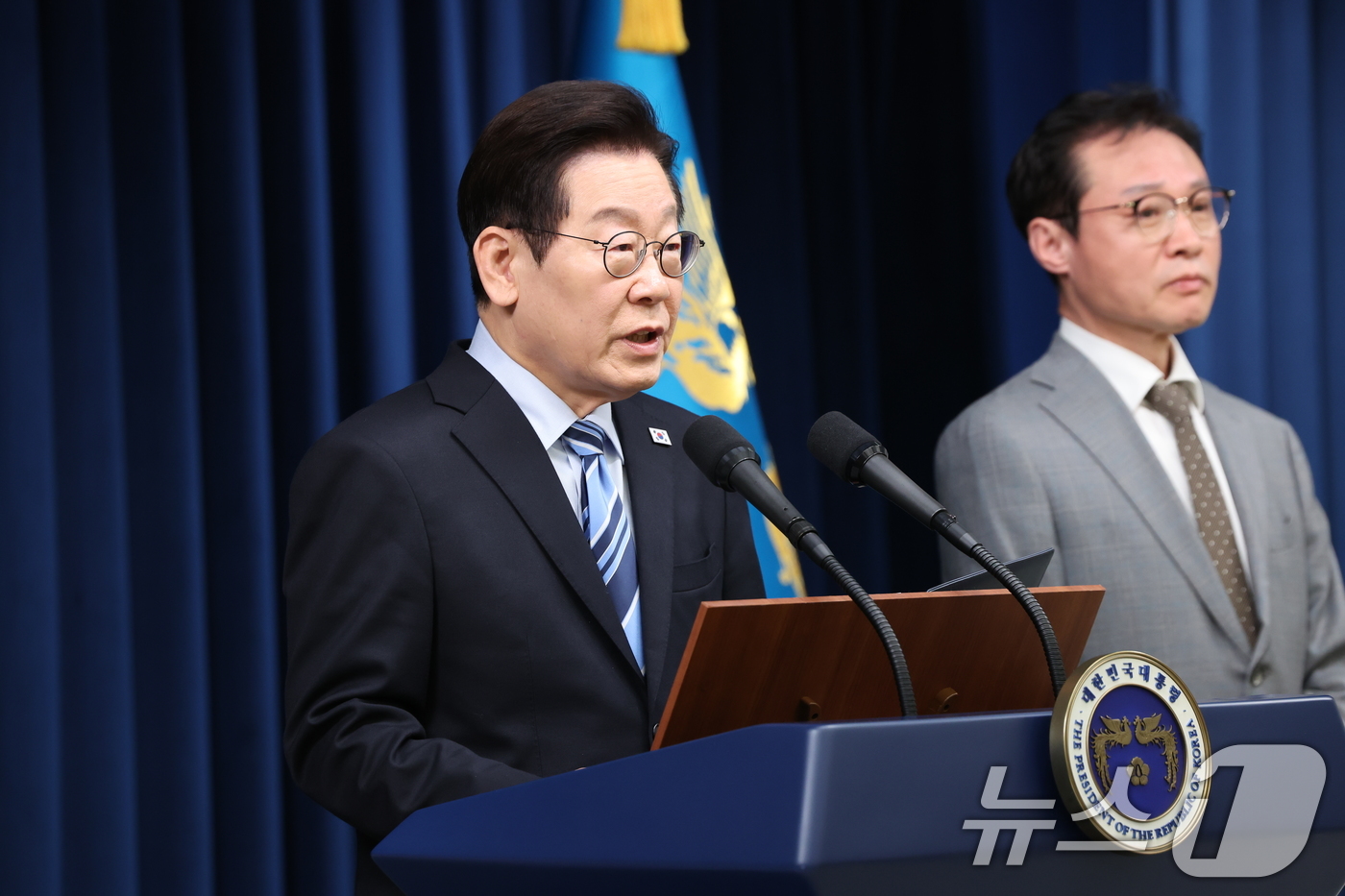 (서울=뉴스1) 허경 기자 = 이재명 대통령이 14일 서울 용산 대통령실 청사에서 한·미 팩트시트 타결 결과를 발표하고 있다. 2025.11.14/뉴스1