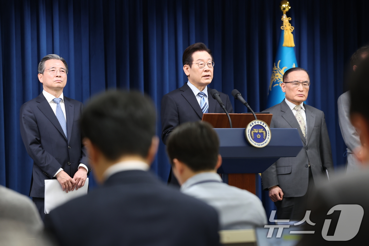 (서울=뉴스1) 허경 기자 = 이재명 대통령이 14일 서울 용산 대통령실 청사에서 한·미 팩트시트 타결 관련 발표를 하고 있다. 2025.11.14/뉴스1