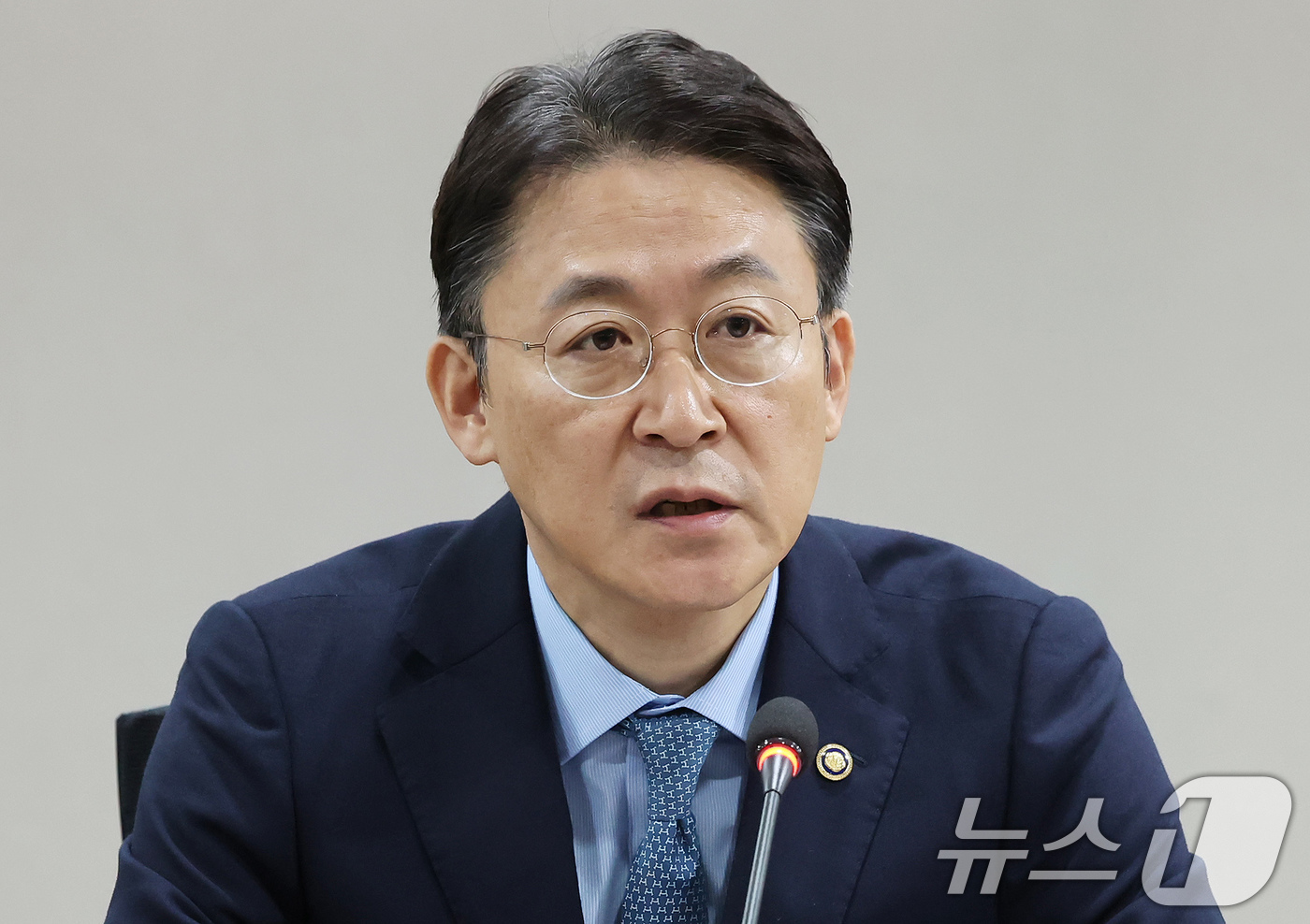 (서울=뉴스1) 장수영 기자 = 권대영 금융위원회 부위원장이 14일 오전 서울 중구 신용회복위원회에서 열린 '채무조정 이행자를 위한 특례대출 새도약론 협약식'에서 인사말 하고 있다 …