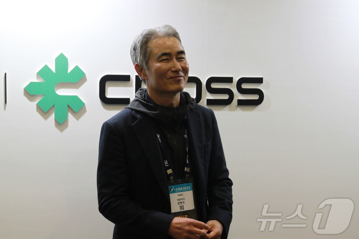 본문 이미지 - 장현국 넥써쓰 대표가 14일 부산 벡스코 제2전시관에 위치한 BTB&#40;기업 간 거래&#41; 부스를 방문해 취재진과 대화하고 있다.2025.11.14/뉴스1 ⓒ News1 김민재 기자