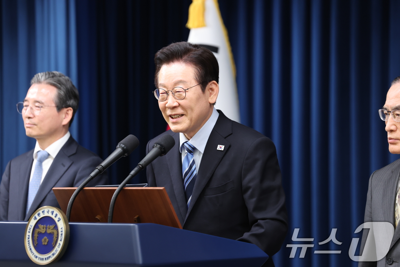 (서울=뉴스1) 허경 기자 = 이재명 대통령이 14일 서울 용산 대통령실 청사에서 한·미 팩트시트 타결 관련 발표를 하고 있다. 2025.11.14/뉴스1