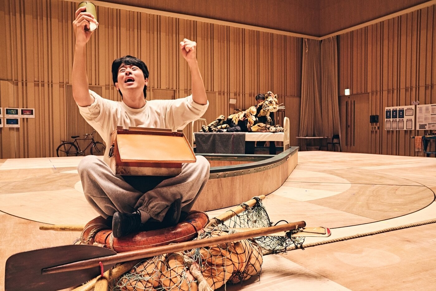 본문 이미지 - &#39;라이프 오브 파이&#39; 연습 현장 장면&#40;제공=에스앤코&#41;