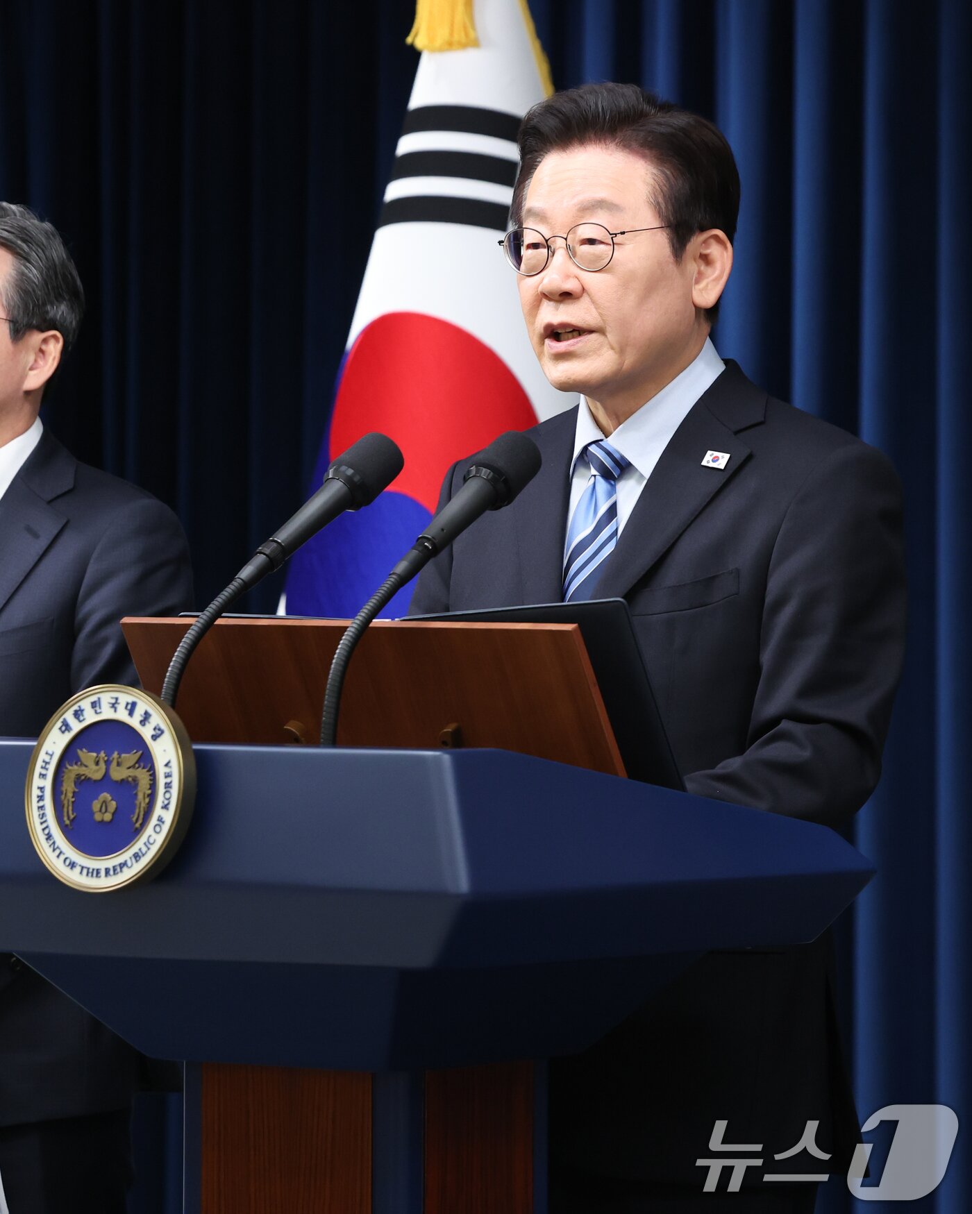 본문 이미지 - 이재명 대통령이 14일 서울 용산 대통령실 청사에서 한·미 팩트시트 타결 결과를 발표하고 있다. 2025.11.14/뉴스1 ⓒ News1 허경 기자