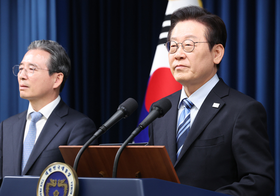 李 "버티기가 최대 무기, 정치권 압박이 더 괴로웠다"…한미협상 소회