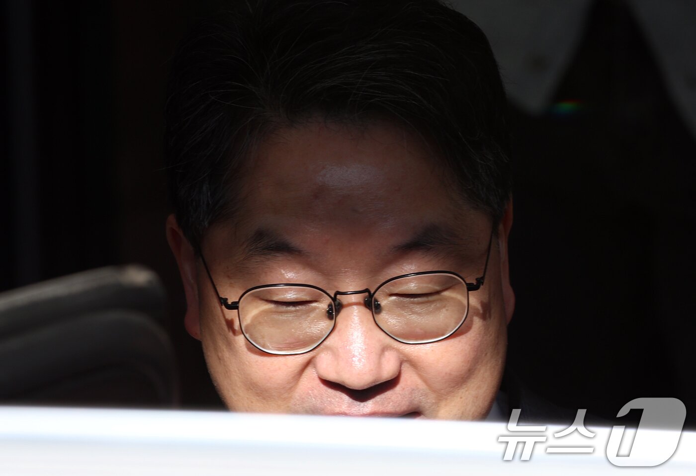 본문 이미지 - 노만석 전 검찰총장 직무대행이 지난 14일 오전 서울 서초동 대검찰청에서 열린 비공개 퇴임식을 마치고 청사를 나서고 있다. /뉴스1 ⓒ News1 김명섭 기자