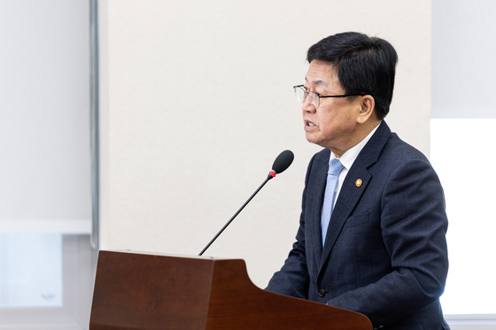 인사말하는 최교진 장관