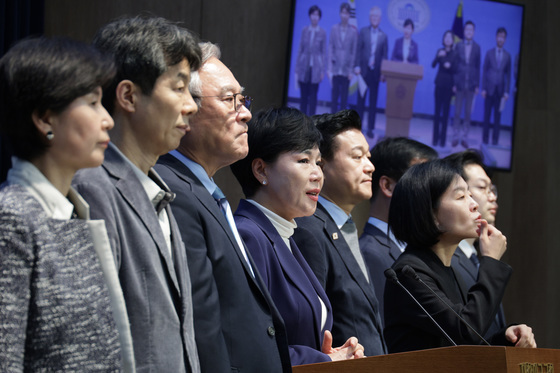 사법부 규탄하는 전현희 위원장