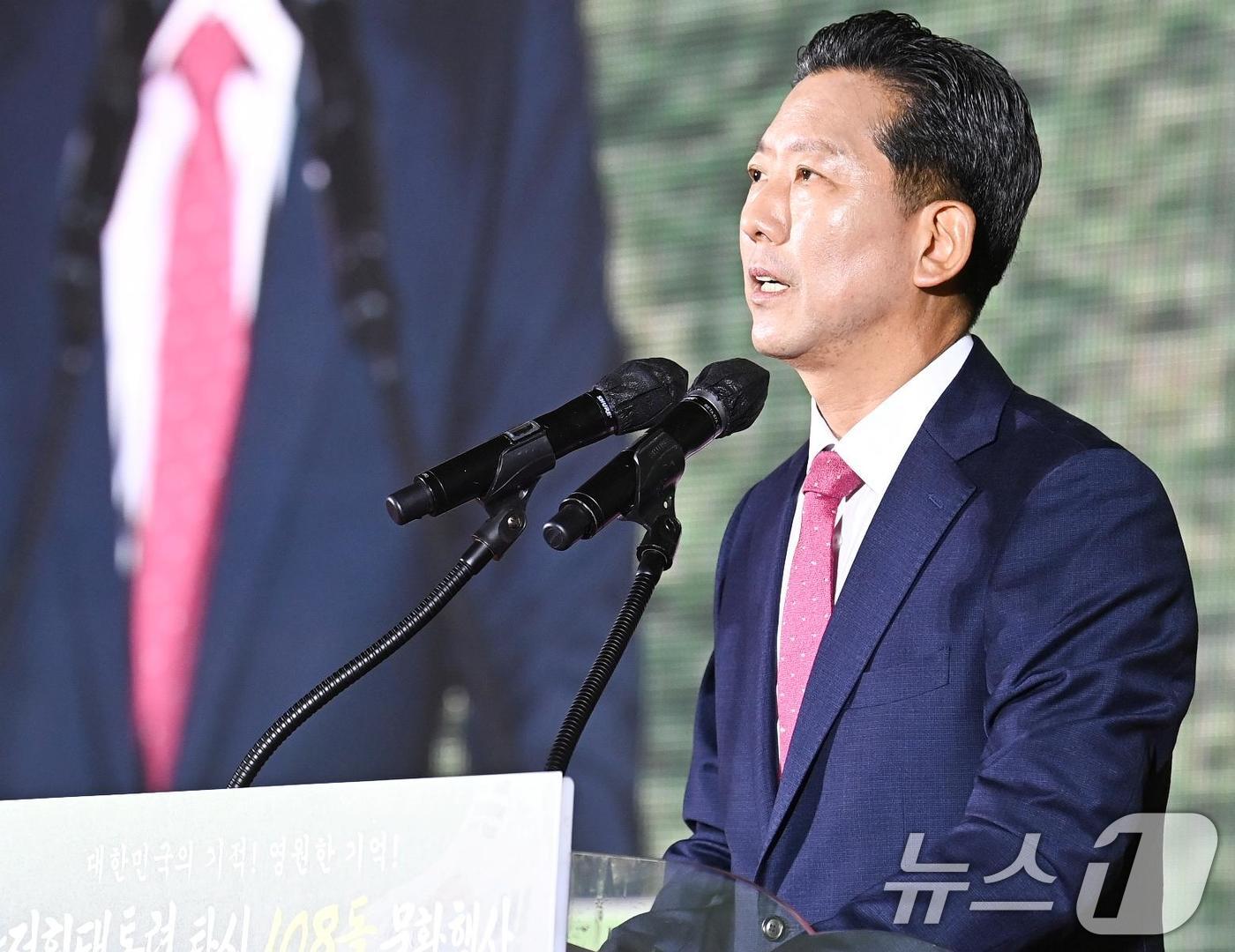 (구미=뉴스1) 정우용 기자 = 김장호 구미시장이 14일 경북 구미시 구미복합문화스포츠센터에서 열린 박정희 전 대통령 108돌 문화행사에서 인사말을 하고 있다. (구미시 제공, 재 …