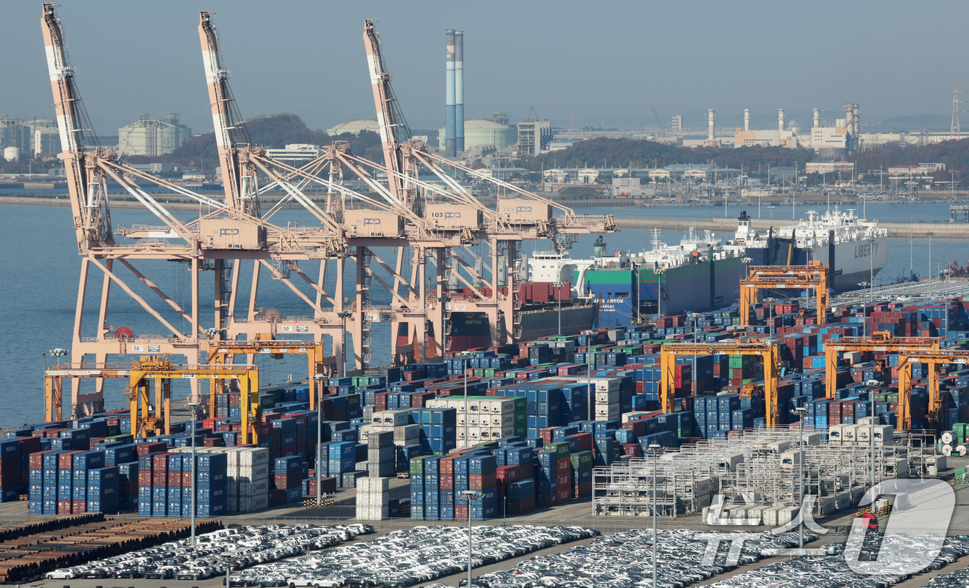 (평택=뉴스1) 김영운 기자 = 한미 양국이 14일 통상·안보 협상의 결과물인 '조인트 팩트시트'(공동 설명자료)를 발표했다.미국이 공개한 한미 정상회담 조인트 팩트시트에 따르면 …