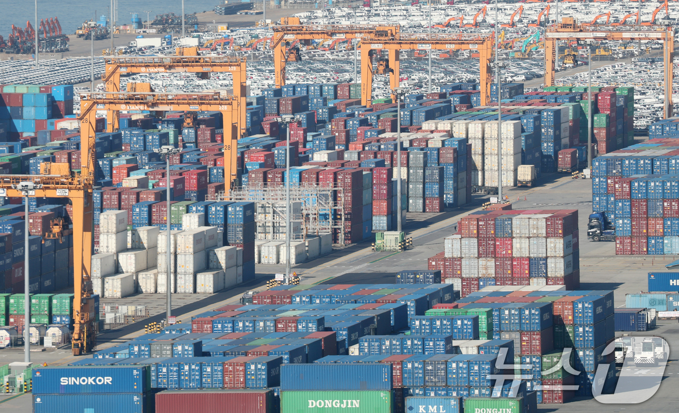 (평택=뉴스1) 김영운 기자 = 한미 양국이 14일 통상·안보 협상의 결과물인 '조인트 팩트시트'(공동 설명자료)를 발표했다.미국이 공개한 한미 정상회담 조인트 팩트시트에 따르면 …