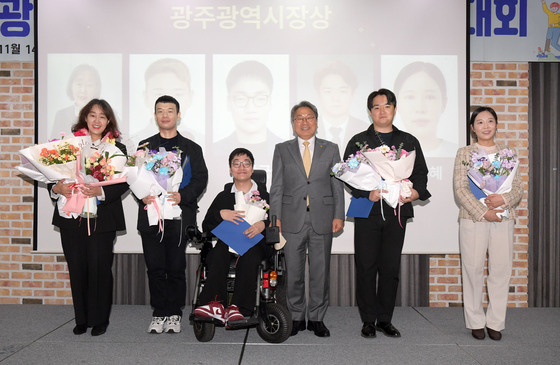 강기정 시장, 장애인 자립생활 증진대회 유공자 표창