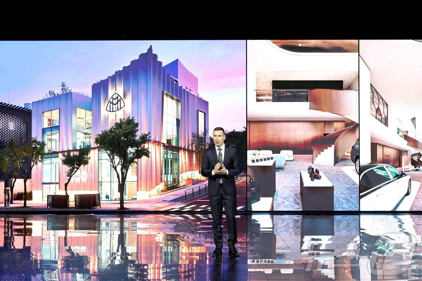 본문 이미지 - 메르세데스-벤츠 코리아 마티아스 바이틀 대표이사가 지난해 11월14일 인천 파라다이스시티에서 진행된 '메르세데스-벤츠 미래 전략 간담회'에서 마이바흐 브랜드센터 서울에 대해 발표하고 있다. (메르세데스-벤츠 코리아 제공. 재판매 및 DB 금지) 2025.11.14/뉴스1