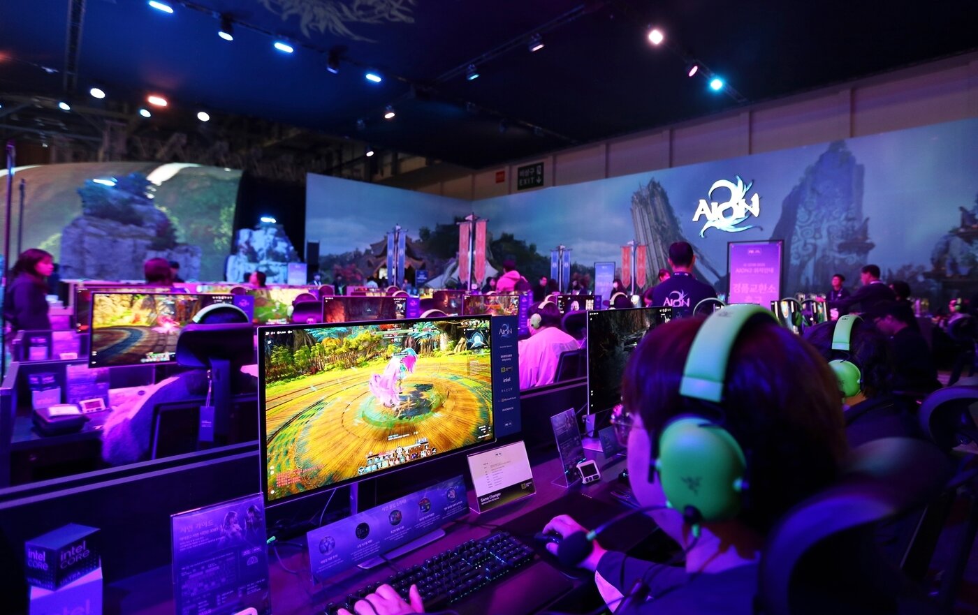 본문 이미지 - 지스타 2025 아이온2 시연 부스 전경 &#40;엔씨소프트 제공&#41;