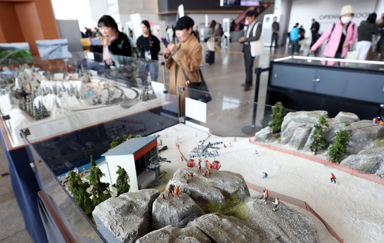 서울역서 유럽 풍경 재현한 미니어처 전시 열려