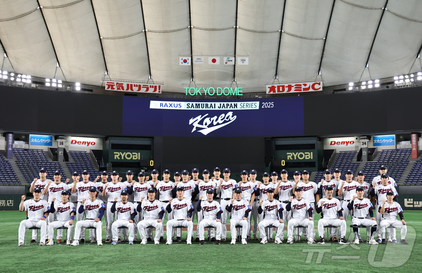 (도쿄(일본)=뉴스1) 구윤성 기자 = 14일 오후 일본 도쿄돔에서 케이베이스볼시리즈(K Baseball Series) 한일 야구대표팀 평가전을 앞두고 한국 야구대표팀이 단체 사진 …