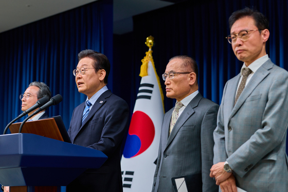 '불확실성 해소·자주국방' 한미 팩트시트 '선방'…연 200억불은 부담