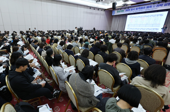[르포] 불수능 국어에 수험생 '비상'…대입설명회 '북적'