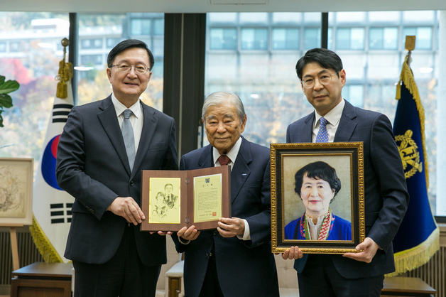 결혼 60주년 맞아…과학자 부부, 모교 서울대에 5억여원 기부