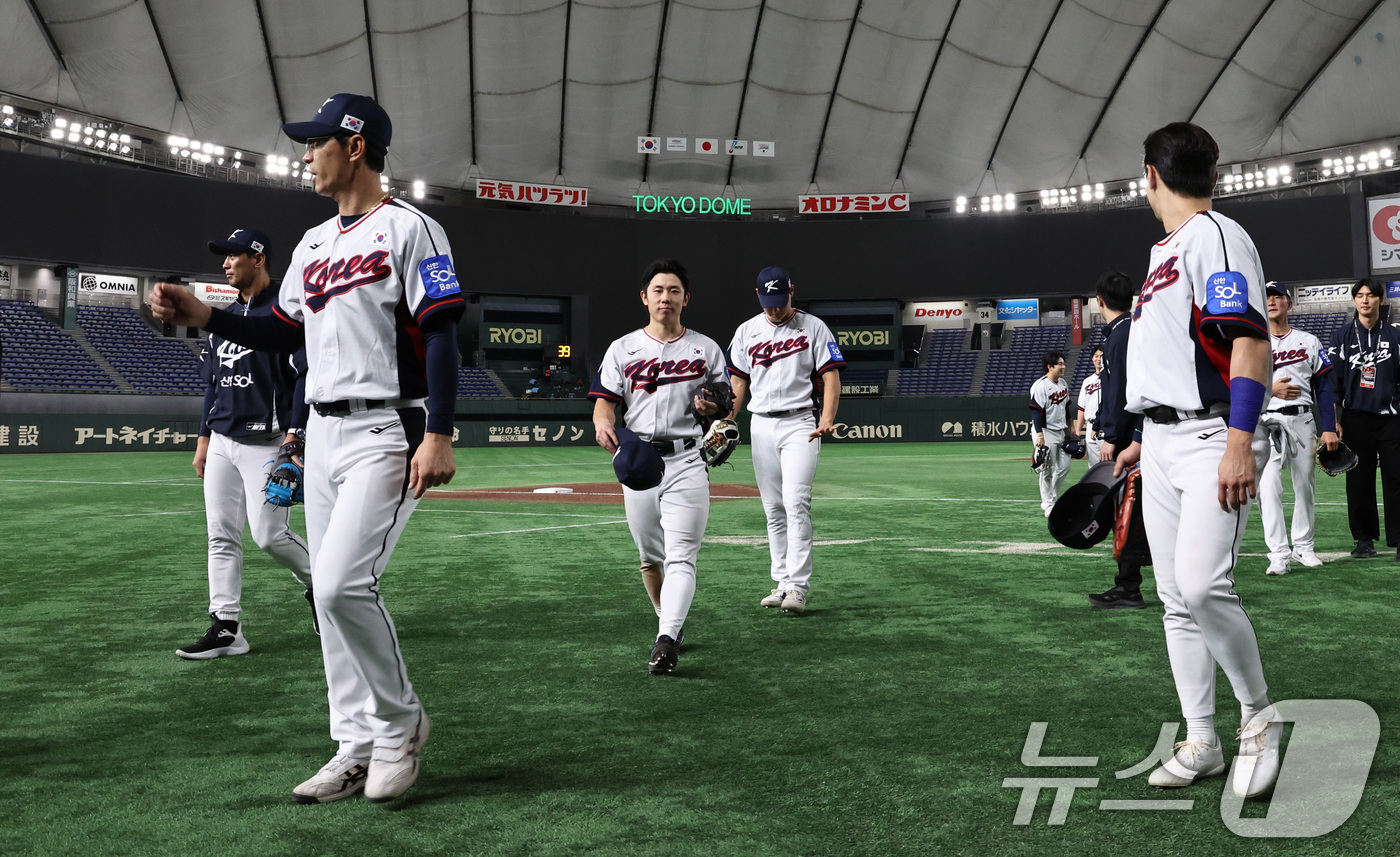 (도쿄(일본)=뉴스1) 구윤성 기자 = 류지현 감독이 이끄는 야구 국가대표팀 선수들이 14일 오후 일본 도쿄돔에서 월드베이스볼클래식(WBC) 대비 한일 평가전을 앞두고 훈련한 뒤 …