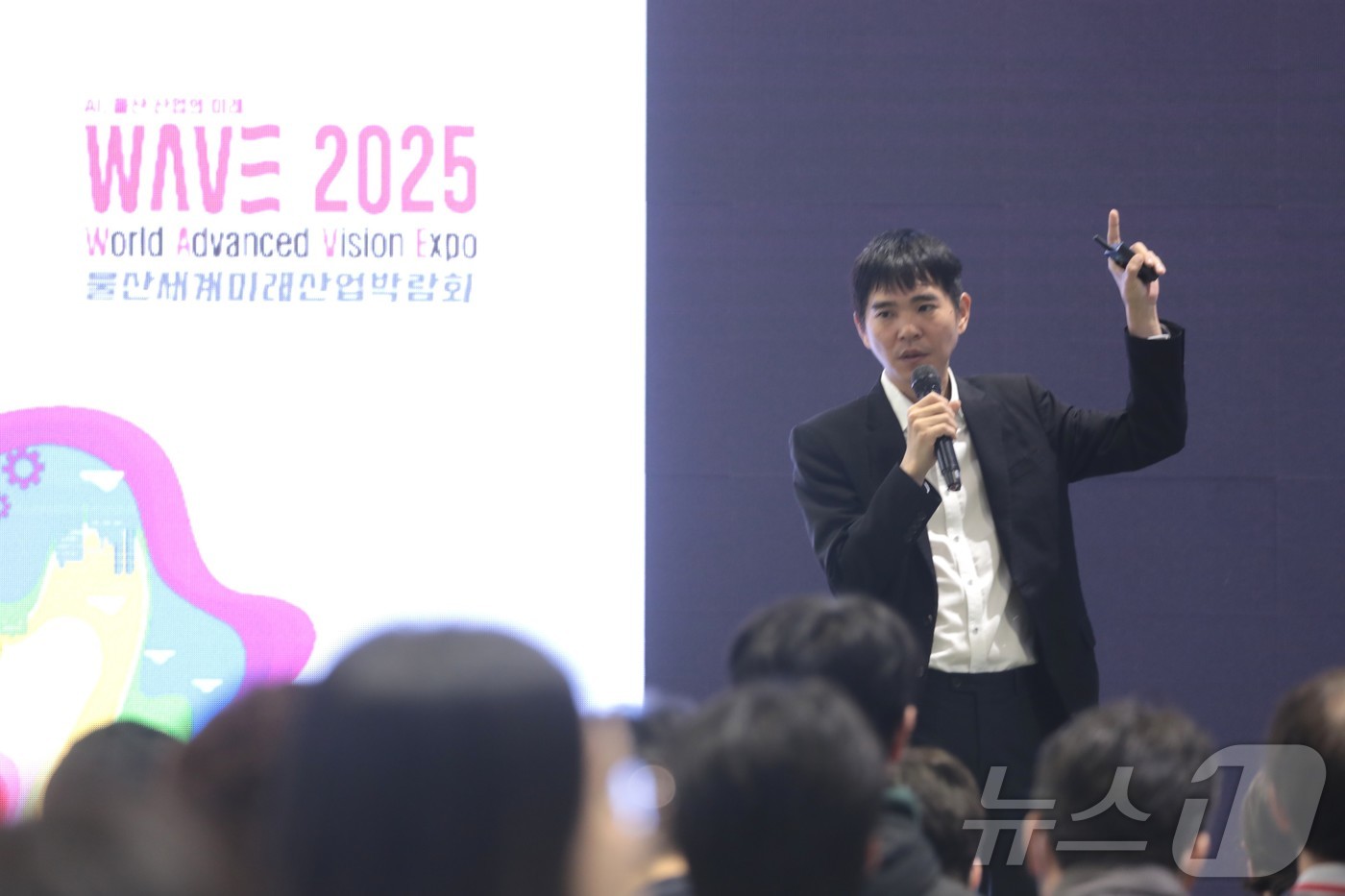 (울산=뉴스1) 김세은 기자 = 이세돌 울산과학기술원 특임교수가 14일 울산시 울산전시컨벤션센터에서 열린 \'2025 울산세계미래산업박람회\' 부대행사에서 \'AI 시대, 인간의 …