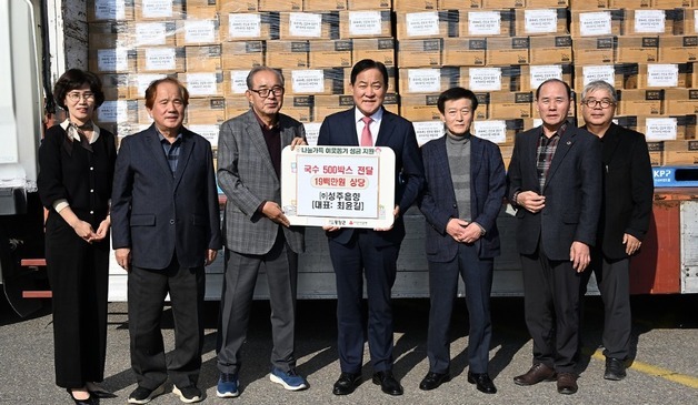 성주음향 최윤길 대표, 평창 고령자 위해 국수 500상자 기부