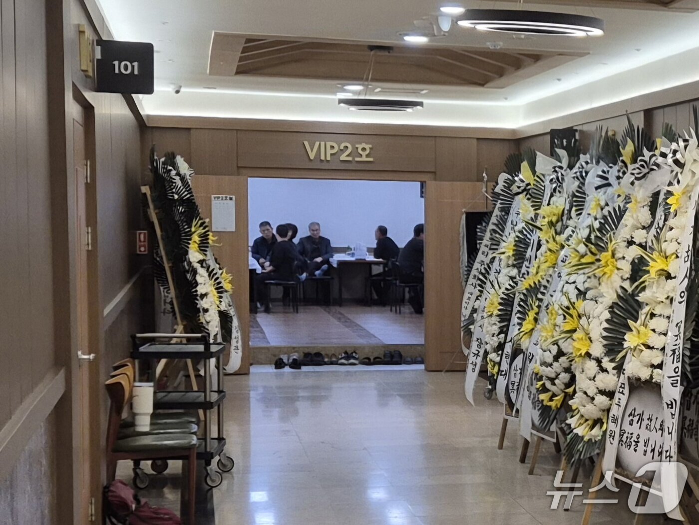 본문 이미지 - 7일 울산 남구 소재 한 장례식장에 울산화력발전소 붕괴사고 희생자 전모 씨&#40;49&#41;의 빈소가 차려져 있다. 2025.11.7/뉴스1ⓒ 뉴스1 박정현 기자
