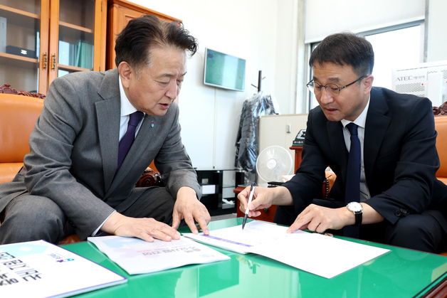 김영환 지사, 청주공항 활주로 등 충북 핵심사업 국회 증액 건의