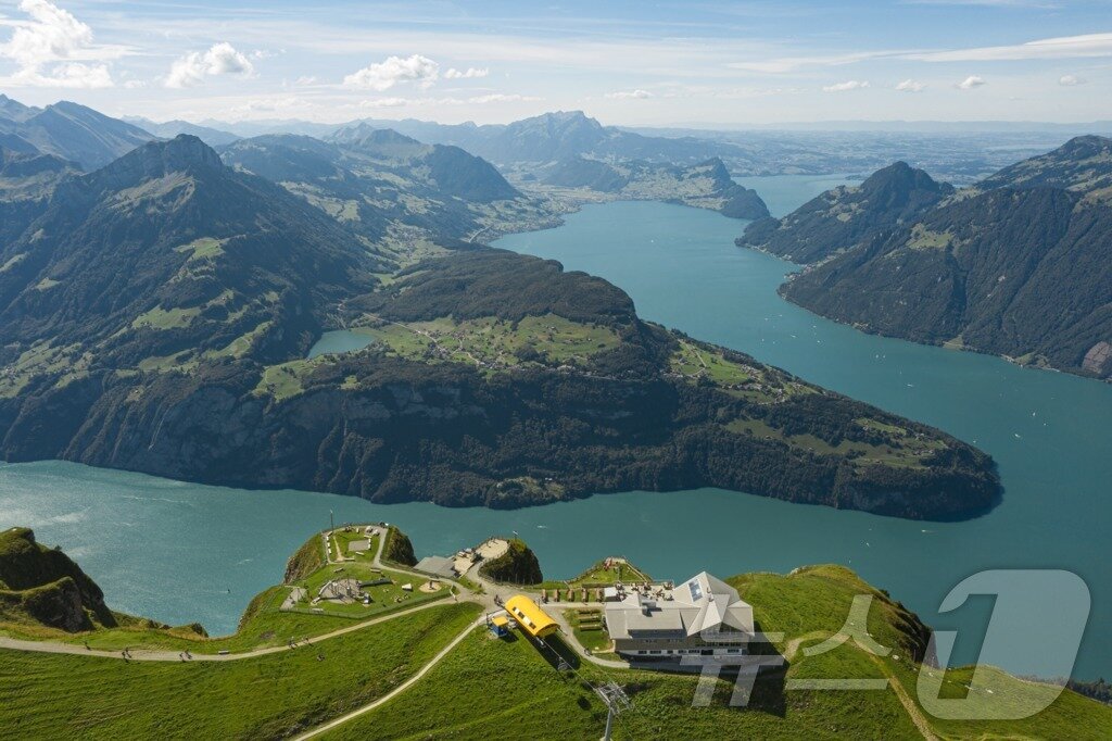본문 이미지 - 프론알프스톡에서 바라본 루체른 호수&#40;스위스관광청 제공&#41;