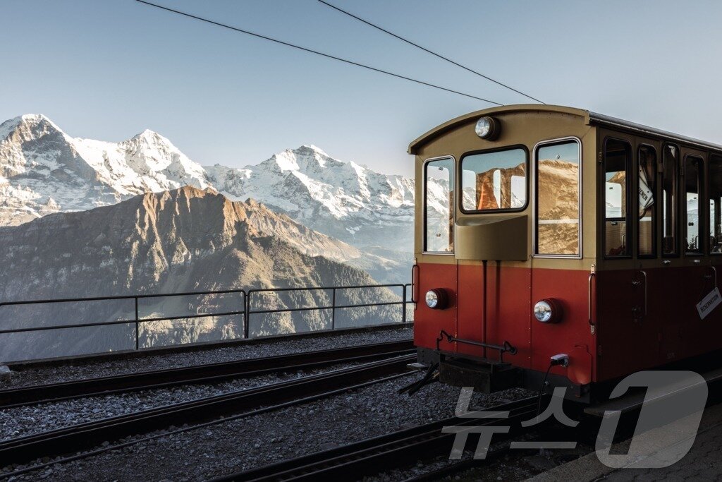 본문 이미지 - 톱니바퀴 기차로 오르는 쉬니게 플라테&#40;스위스관광청 제공&#41;