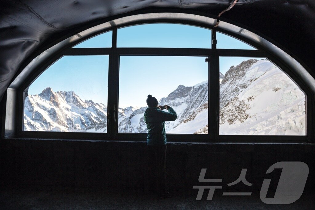 본문 이미지 - 융프라우요흐 스핑크스 전망대&#40;스위스관광청 제공&#41;