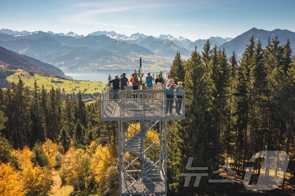 본문 이미지 - 16.4m 높이의 블뤼메 타워스위스관광청 제공&#41;