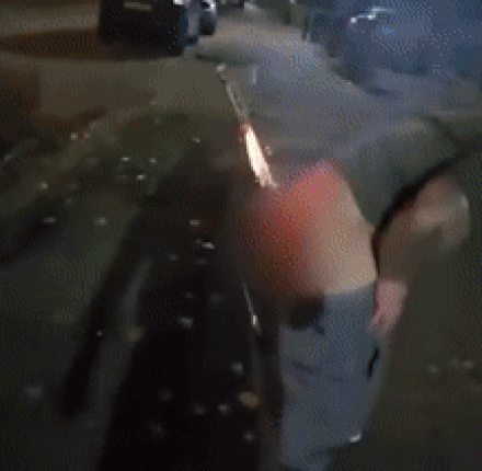 엉덩이에 폭죽 꽂고 발사…'불꽃놀이 관종남'의 최후 [영상]