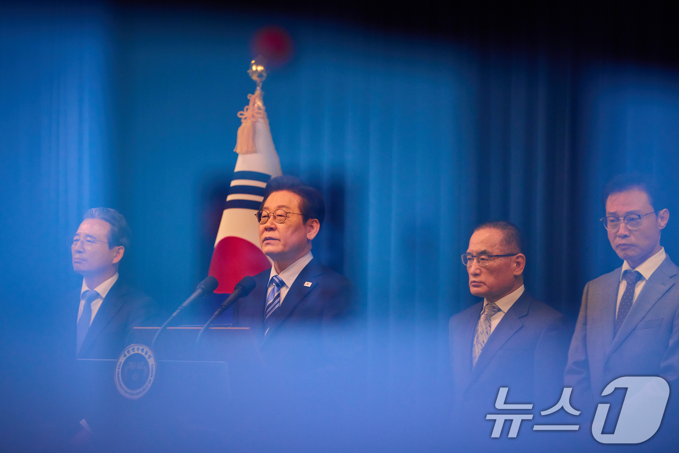 (서울=뉴스1) 허경 기자 = 이재명 대통령이 14일 서울 용산 대통령실 청사에서 한·미 팩트시트 타결 결과를 발표하고 있다. (이재명 대통령 SNS. 재판매 및 DB 금지) 20 …