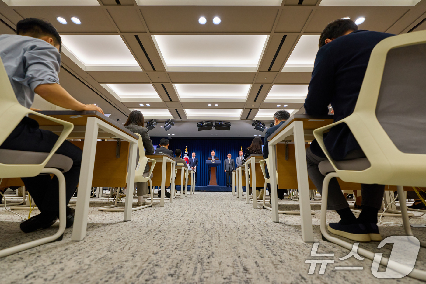 (서울=뉴스1) 허경 기자 = 이재명 대통령이 14일 서울 용산 대통령실 청사에서 한·미 팩트시트 타결 결과를 발표하고 있다. (이재명 대통령 SNS. 재판매 및 DB 금지) 20 …