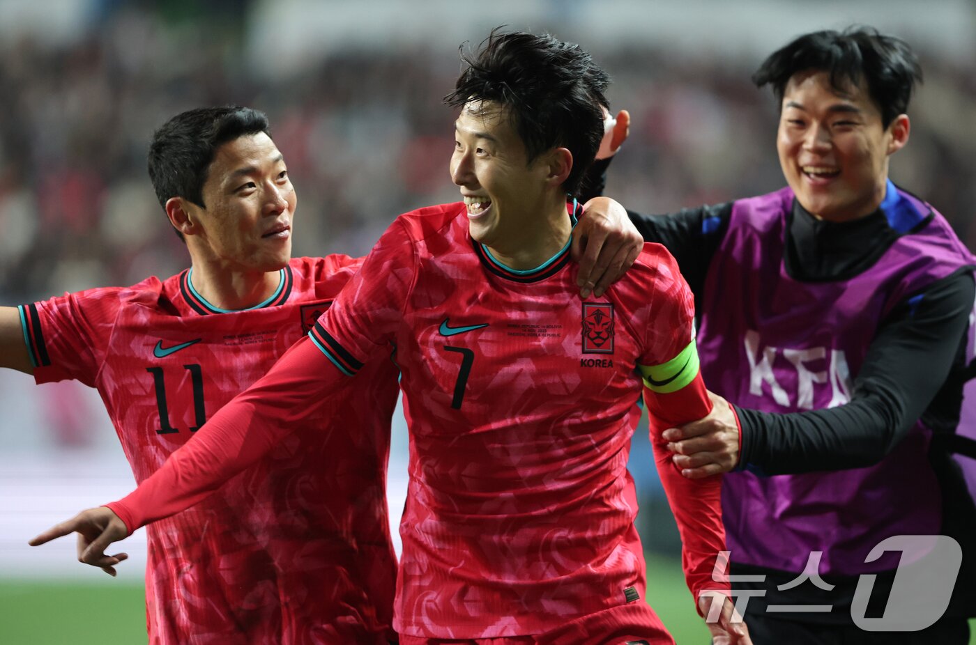 본문 이미지 - 북중미 월드컵에 초점을 맞추고 2025년 쉼 없이 달린 대표팀은 유종의 미를 거둘 수 있을까. ⓒ News1 김기태 기자