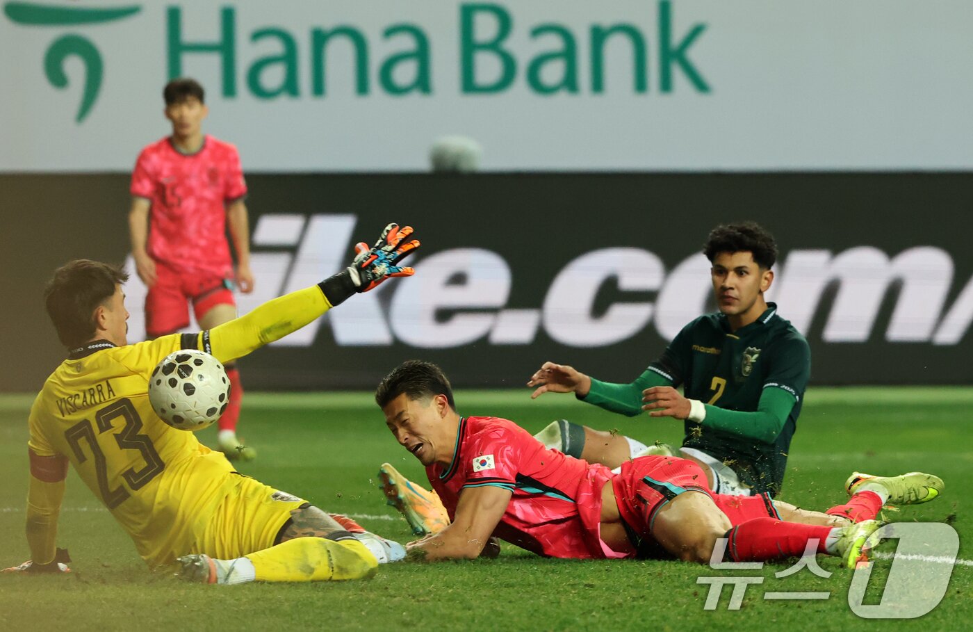 본문 이미지 - 한국은 볼리비아를 상대로 전반전에는 고전했지만 후반전에 두 골을 넣어 이겼다.. 2025.11.14/뉴스1 ⓒ News1 김기태 기자
