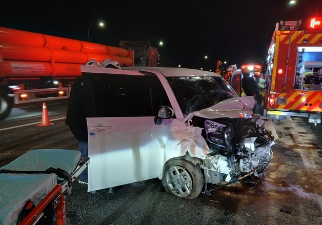 인천공항고속도로 고장으로 서 있던 차량 연쇄추돌…3세 여아 중상