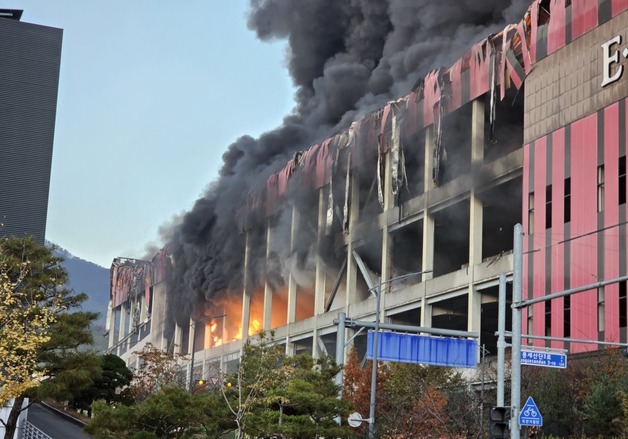 천안 물류센터서 화재…소방 대응2단계, 확산 차단 중(종합)