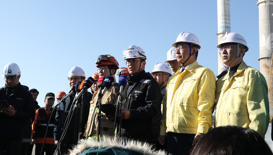 김영훈 "울산화력 붕괴 원인 철저 규명…희생 헛되지 않아야"(종합)