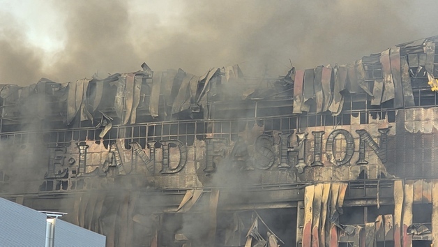 "처참합니다"…이랜드 임직원 물류센터 화재 현장서 대응 모색