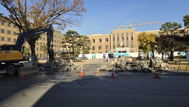 충북도청 정문·서문 철거…내년 상반기 새로운 출구 신설